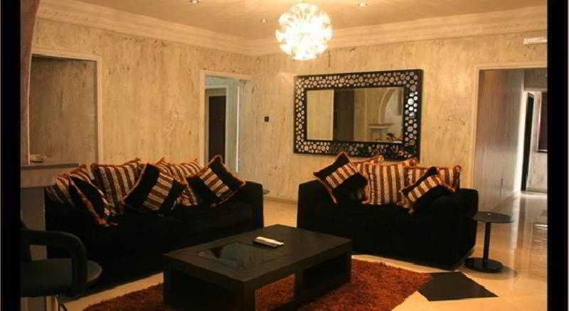 Charlies Place And Suites Lagos Exteriör bild